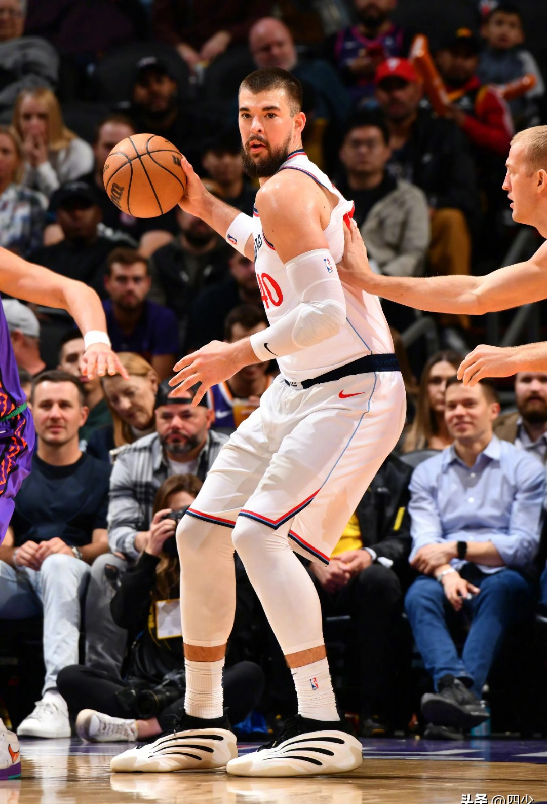 爱游戏-姆巴佩焦点对战，哈登与30激战RNG分钟，持续失利胜负难料！