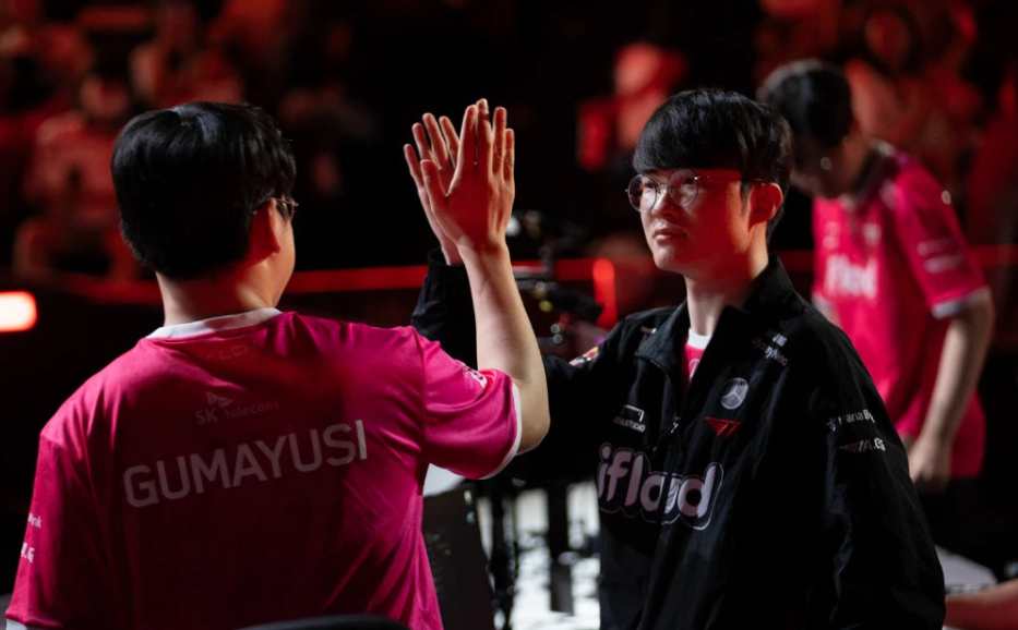 AYX-Faker回归赛场，挺进下一轮首场状态亮眼，公牛观众沸腾！的简单介绍